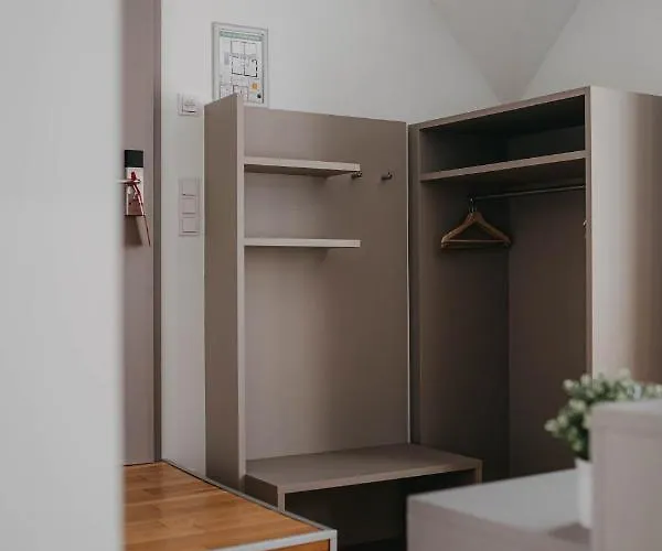 בית הארחה Maximilian 4*