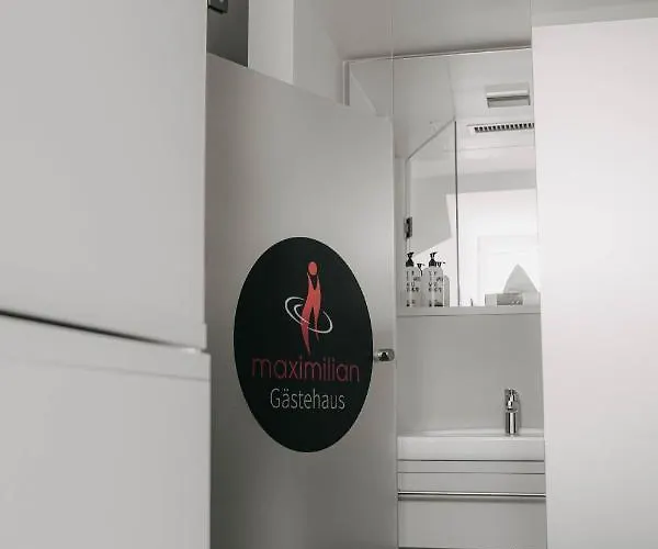 Maximilian בית הארחה שפייר