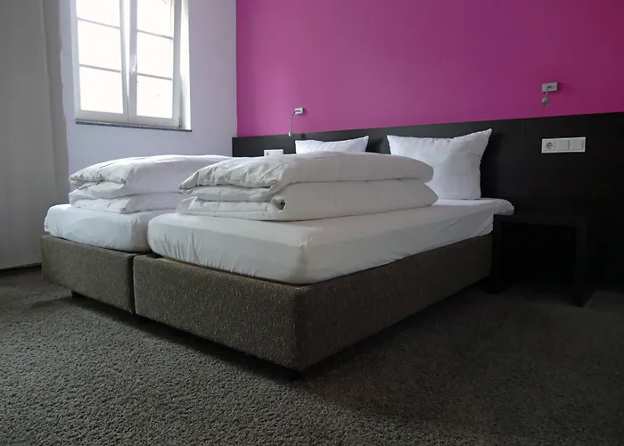 Maximilian בית הארחה