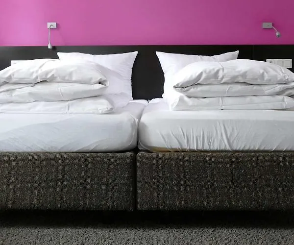 בית הארחה Maximilian 4*